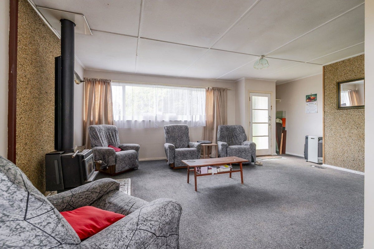 2B Mara Street, Mangatainoka, Pahiatua - Carousel 2