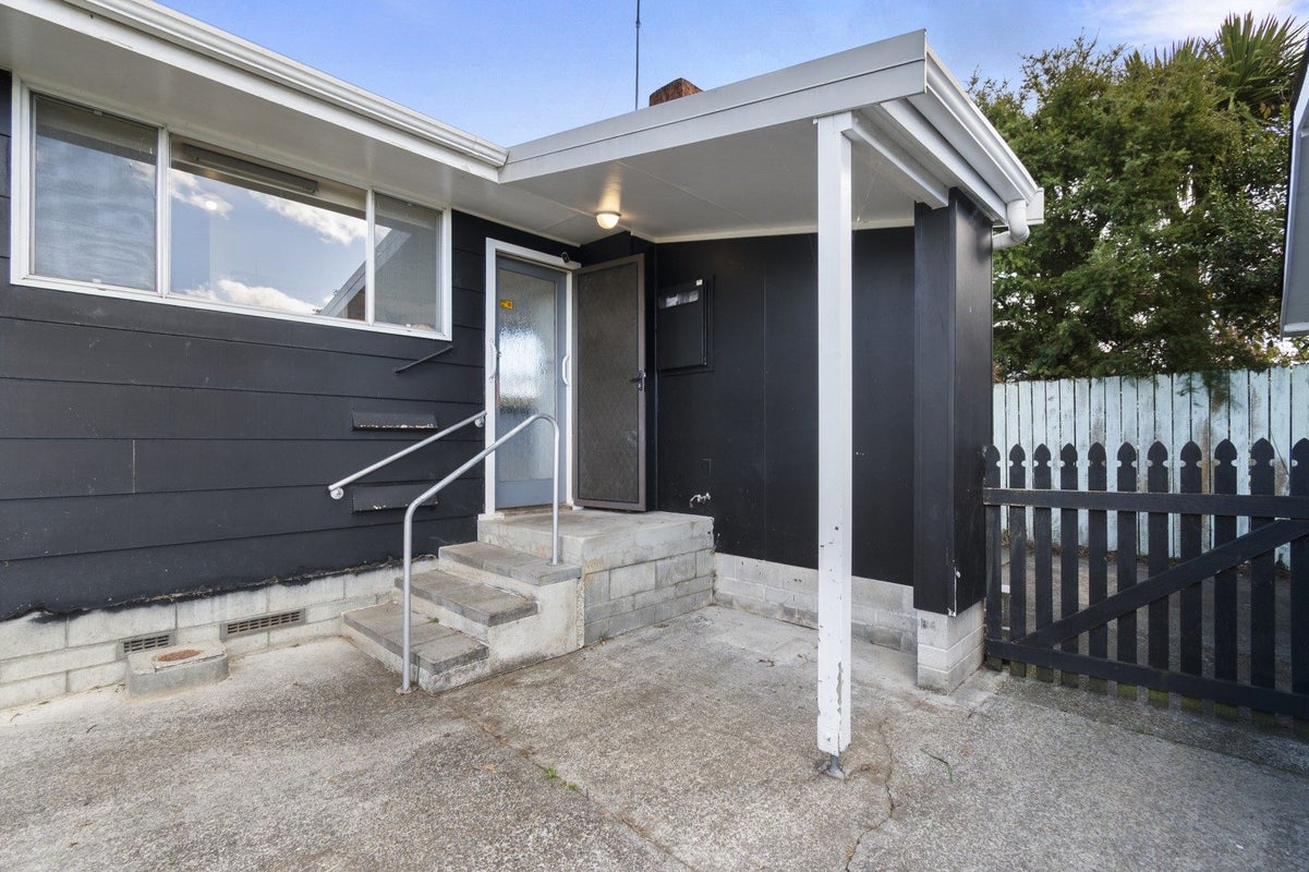 14 Wilson Street, Bulls - Carousel 22