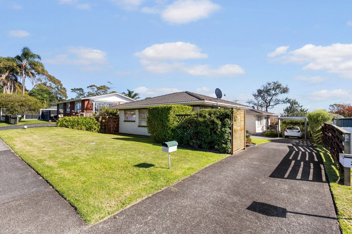 1/24 Cromdale Avenue, Highland Park, Auckland - Carousel 2
