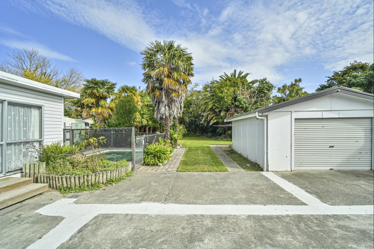 225 Grove Road, Mayfair, Hastings - Carousel 1