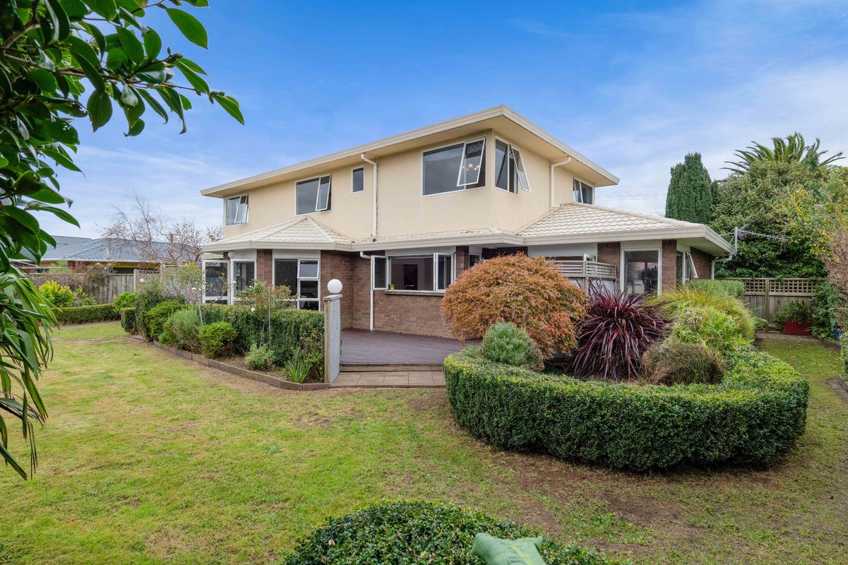 6 Fantham Street, Hawera - Carousel 1