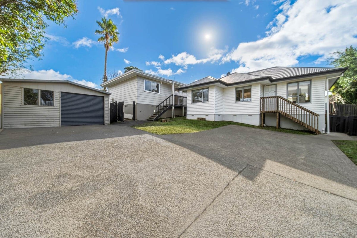 12 Quincey Place, Massey, Auckland - Carousel 1