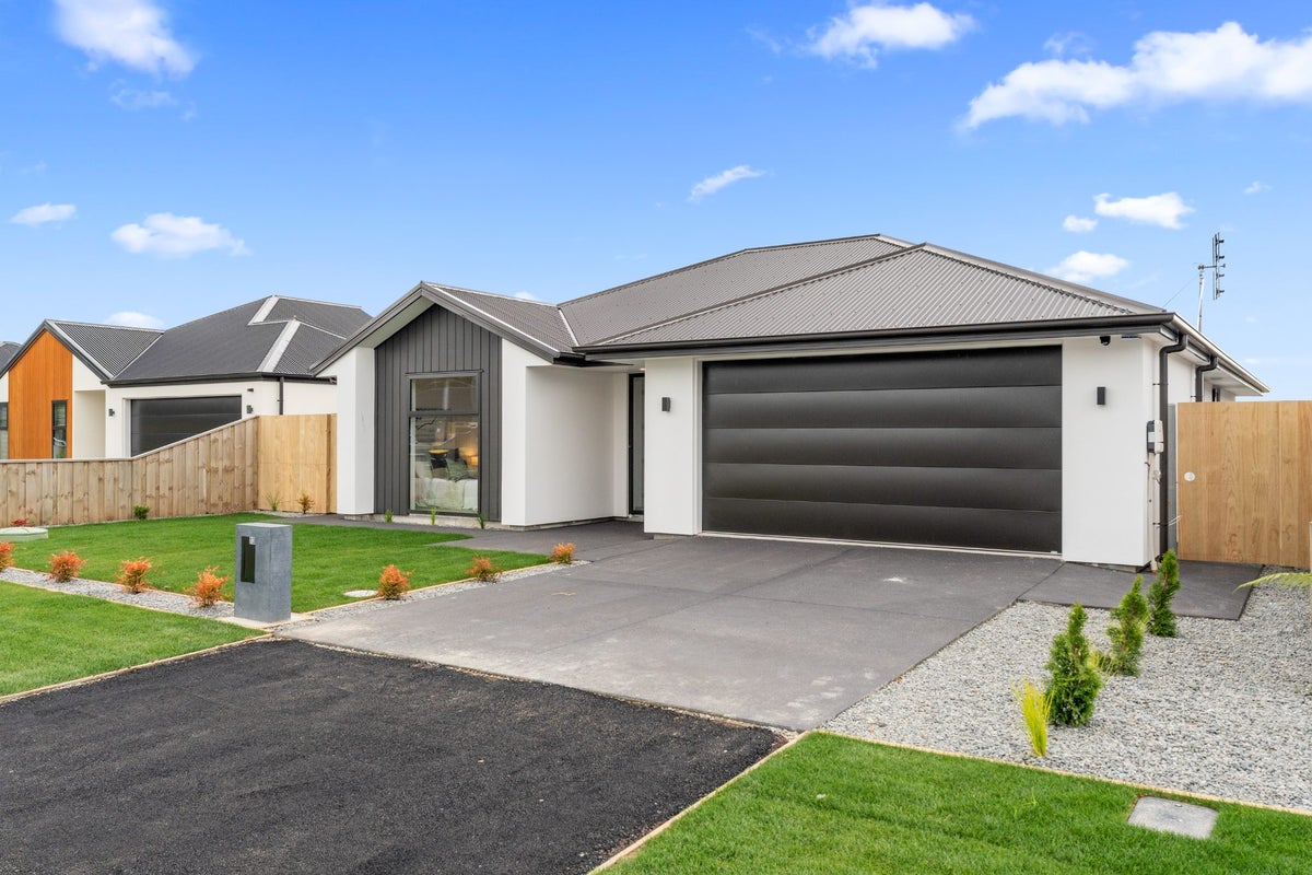 13 Samantha Lawry Road, Hornby, Christchurch - Carousel 1