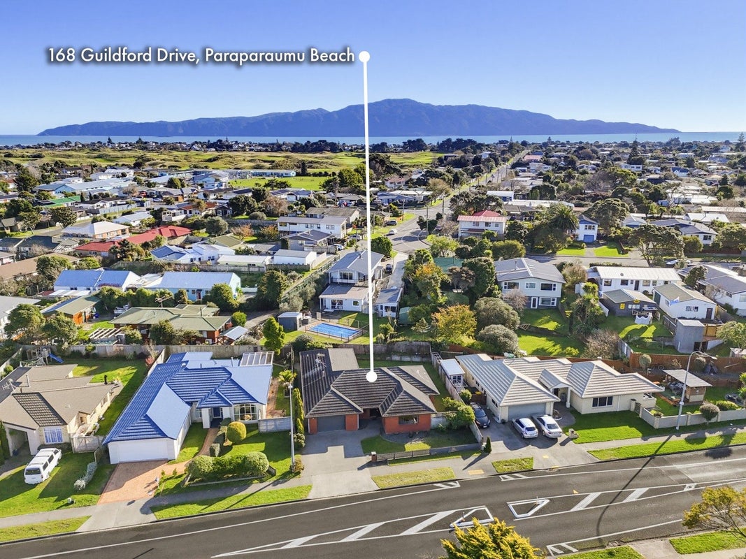 168 Guildford Drive, Paraparaumu Beach, Paraparaumu - Carousel 1