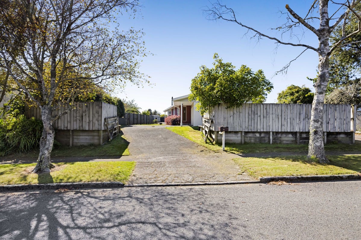 54 Cressida Avenue, Stratford, Stratford - Carousel 33