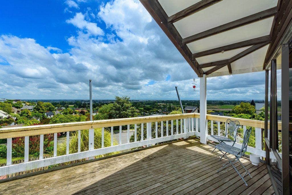 24 Ravensdale Rise, Westmorland, Christchurch - Carousel 1