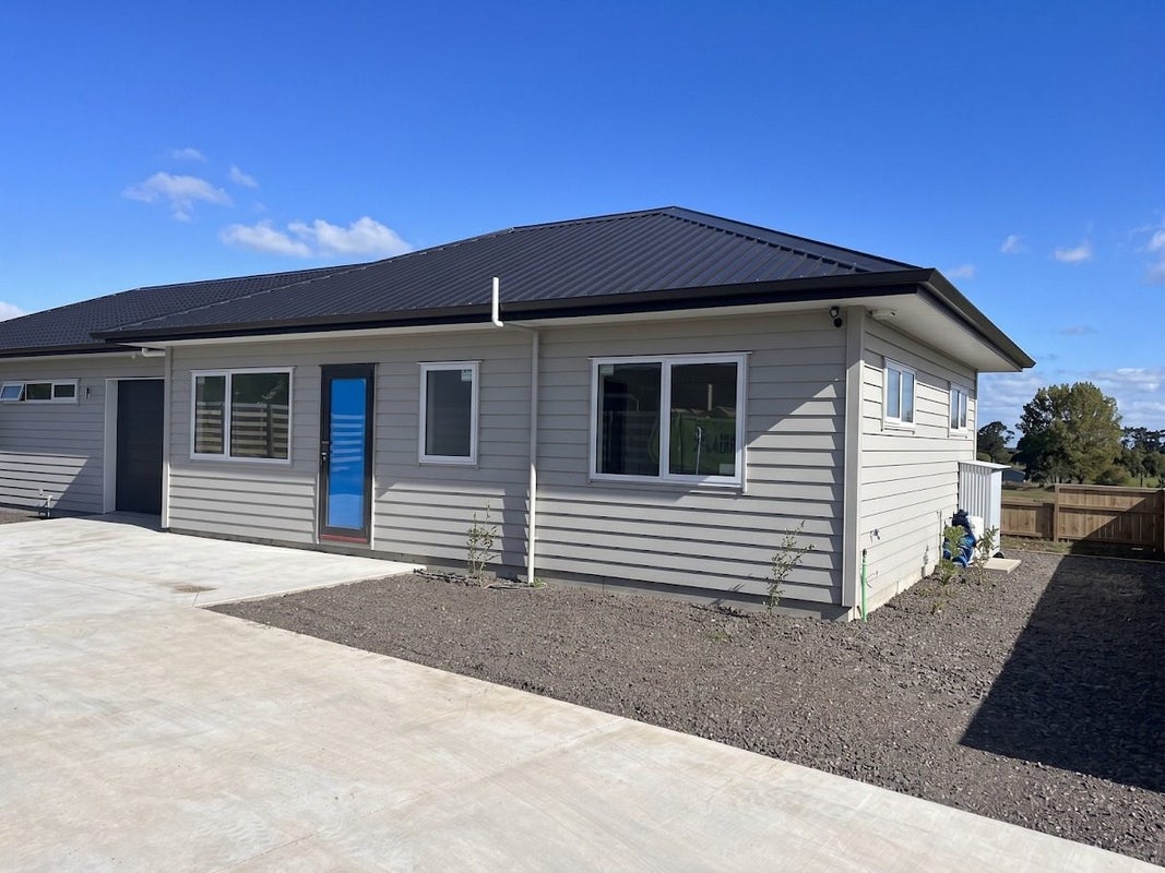 32 Wymer Road, Glenbrook, Franklin, Auckland - Carousel 1
