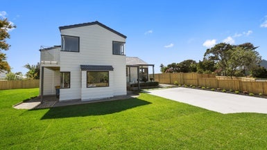 1 Awatahi Place, Greenhithe, Auckland - Carousel 1