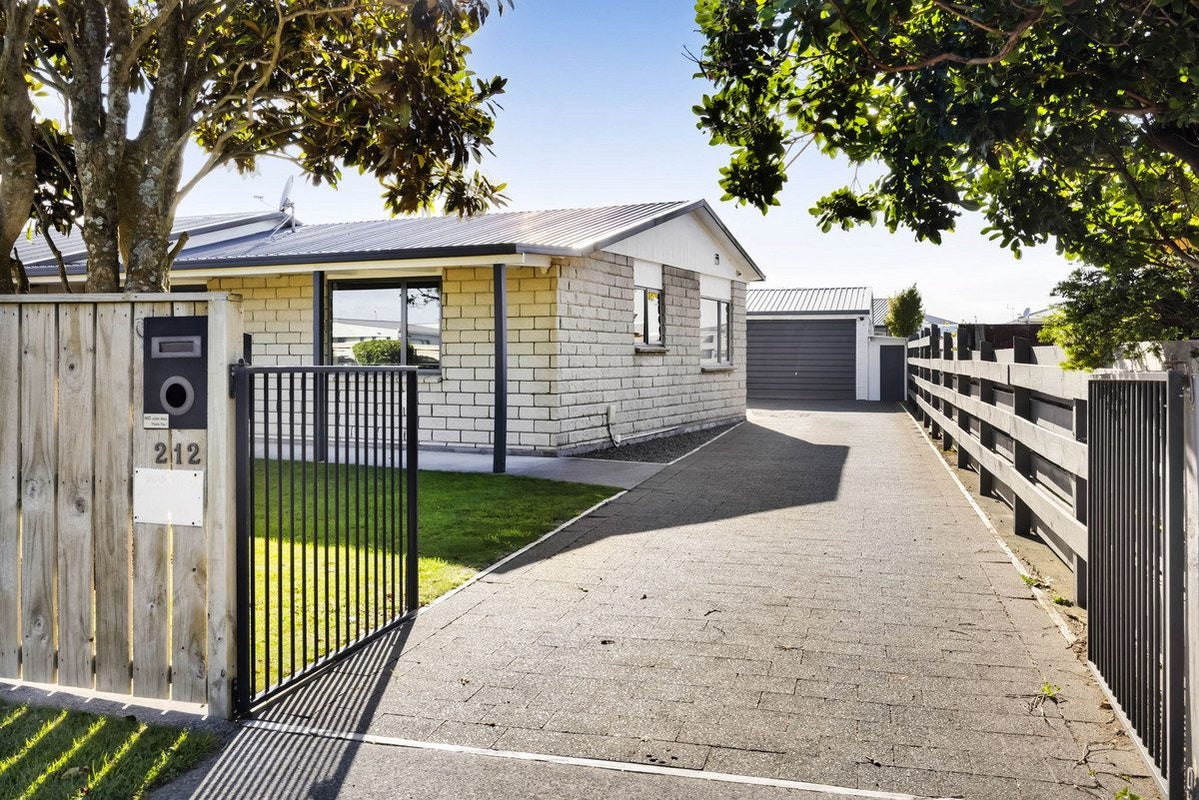 212 Waihi Road, Hawera - Carousel 1