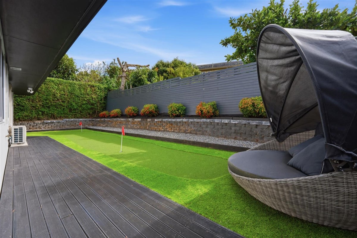 121A Owairaka Avenue, Mount Albert, Auckland - Carousel 2