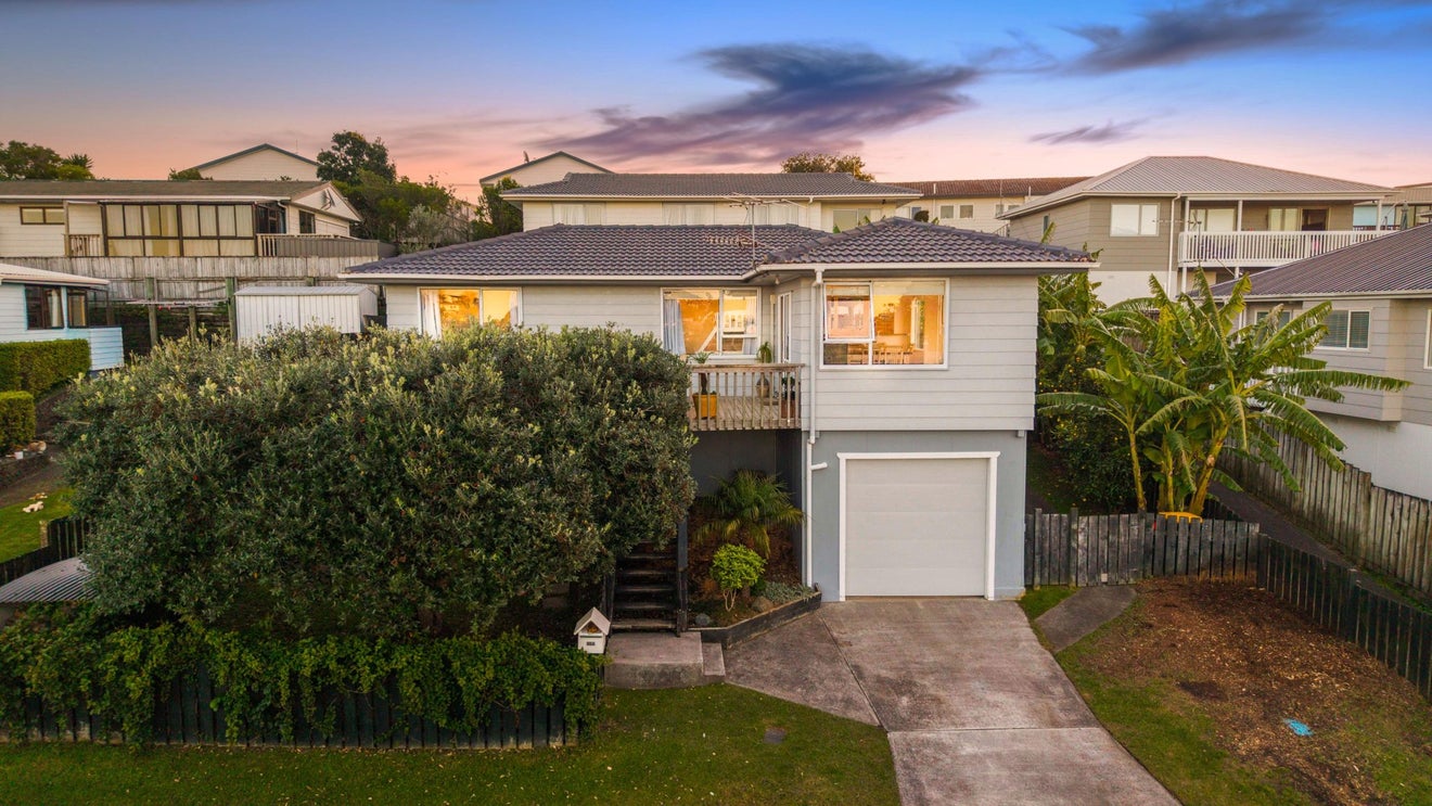 1/30 Elizabeth Drive, West Harbour, Auckland - Carousel 1