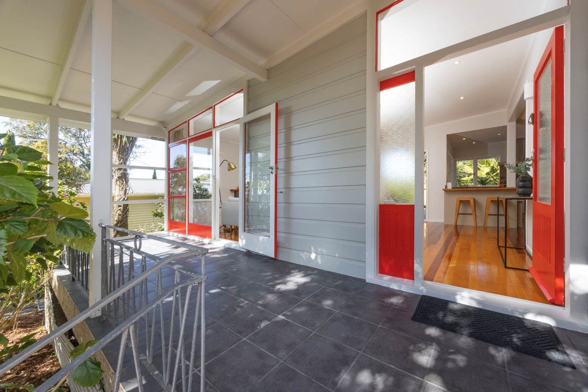 160 Seabrook Avenue, New Lynn, Auckland - Carousel 1