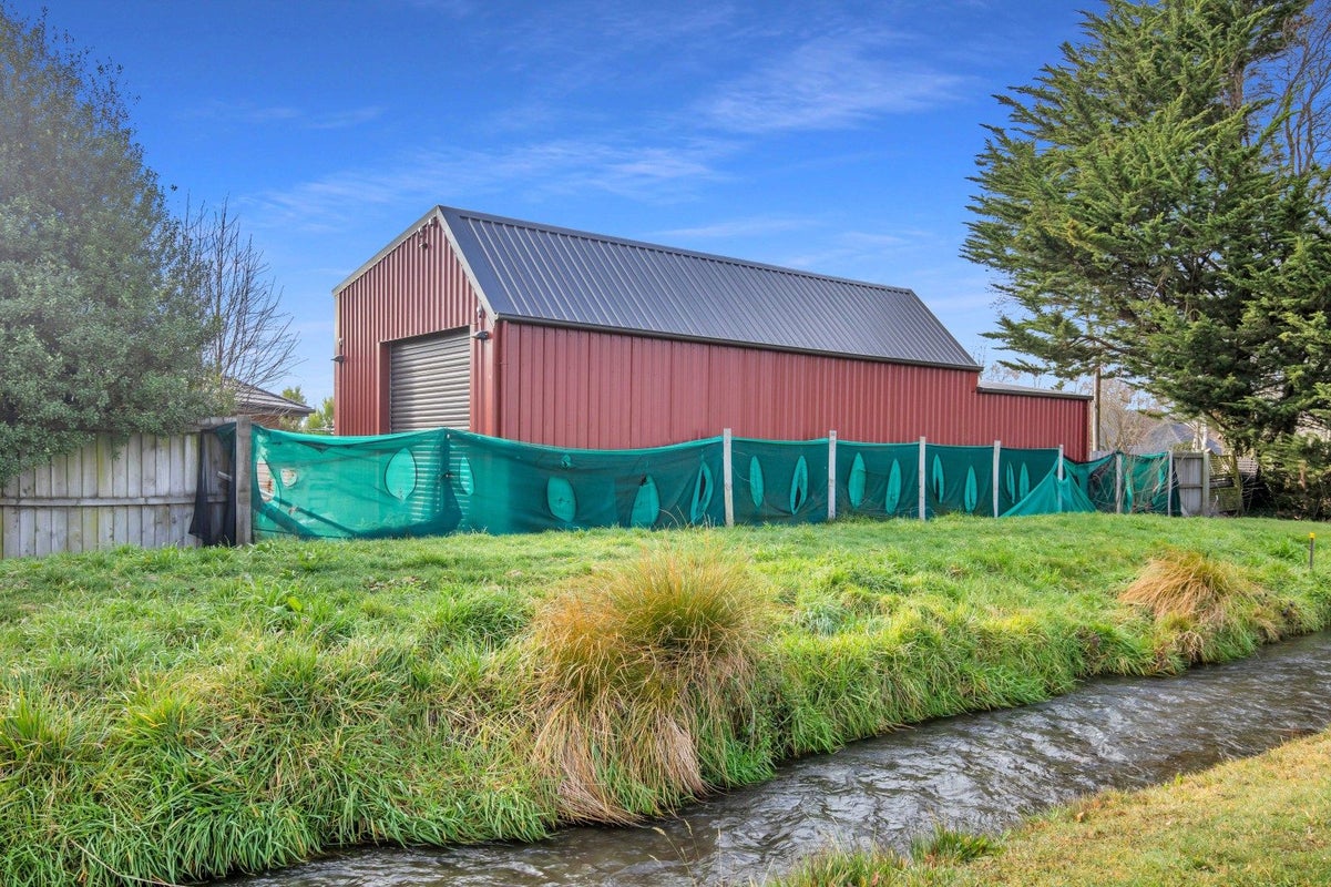 17 Stanwood Grove, Darfield, Darfield - Carousel 2
