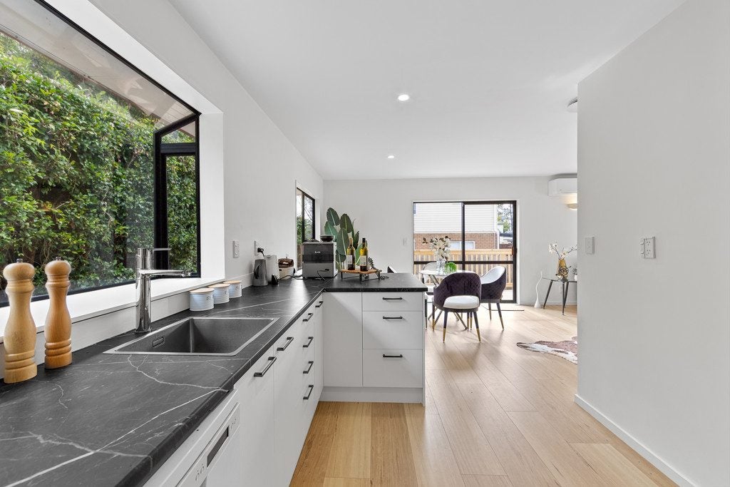 14A Pandora Place, Pakuranga, Auckland - Carousel 2