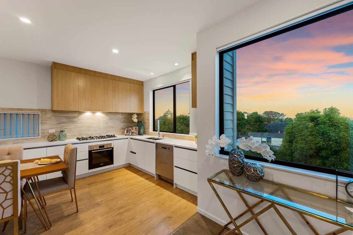 6C Tiroroa Avenue, Te Atatu South, Auckland - Carousel 1