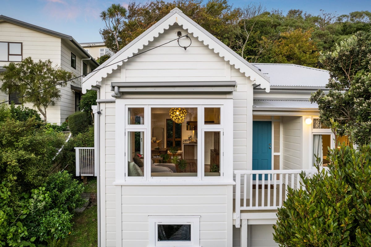 26 Creswick Terrace, Northland, Wellington - Carousel 1