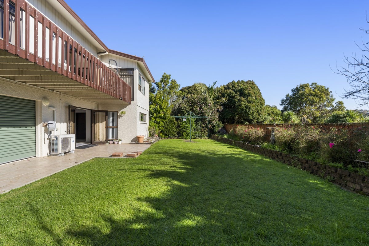 10 Oaktree Avenue, Browns Bay, Auckland - Carousel 2