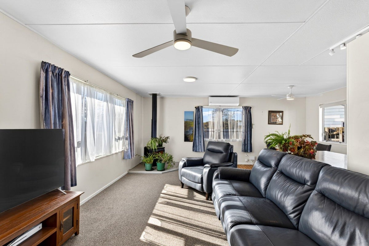 237 Flaxmere Avenue, Flaxmere, Hastings - Carousel 2