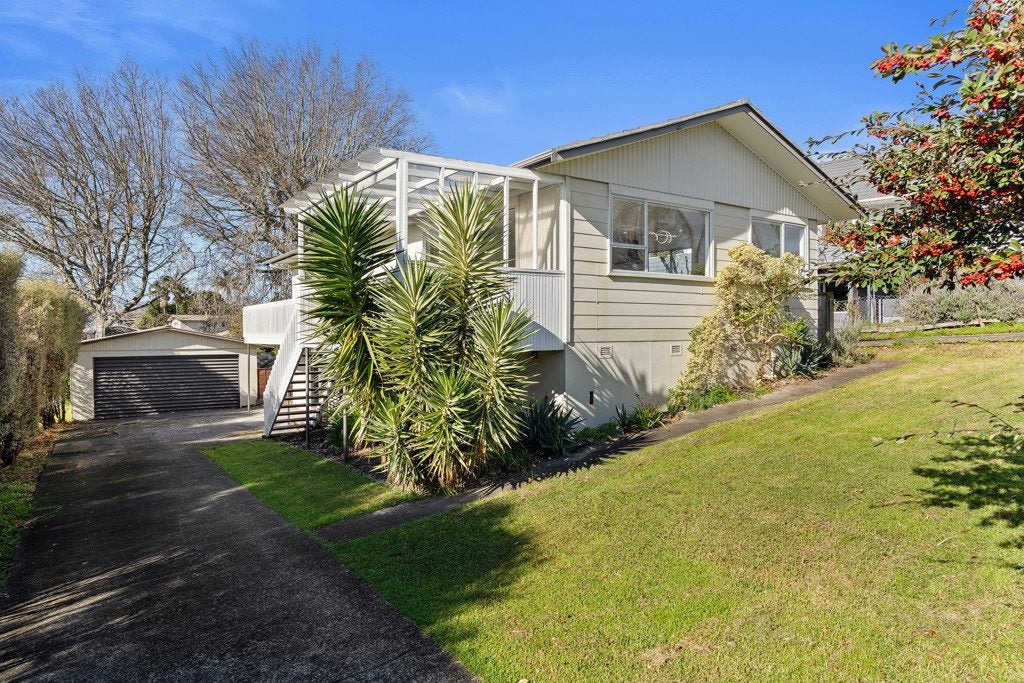 25 Dobell Road, Stanmore Bay, Whangaparaoa - Carousel 2