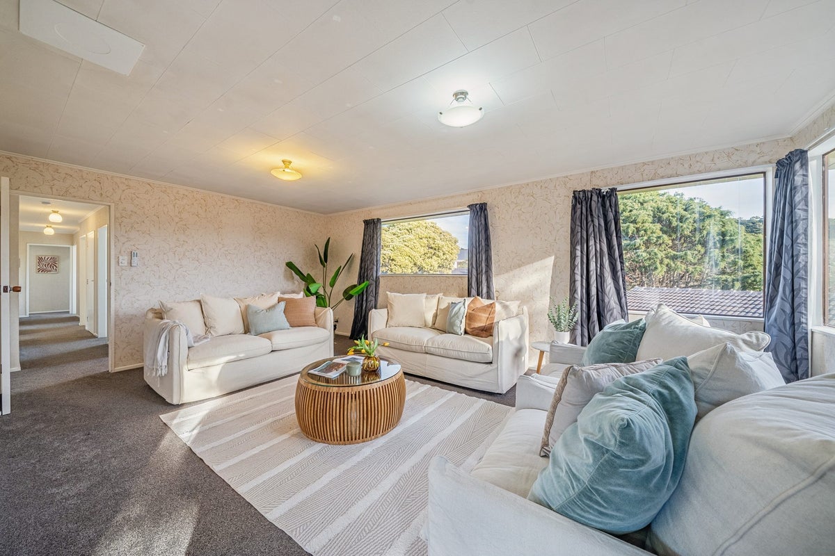 2 Anchor Lane, Whitby, Porirua - Carousel 1