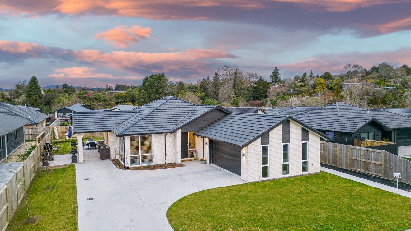 46 Baxendale Drive, Matipo Heights, Rotorua - Carousel 1