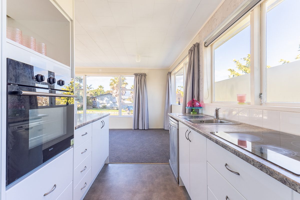 19 Mountainview Terrace, Otaki Beach, Otaki - Carousel 2