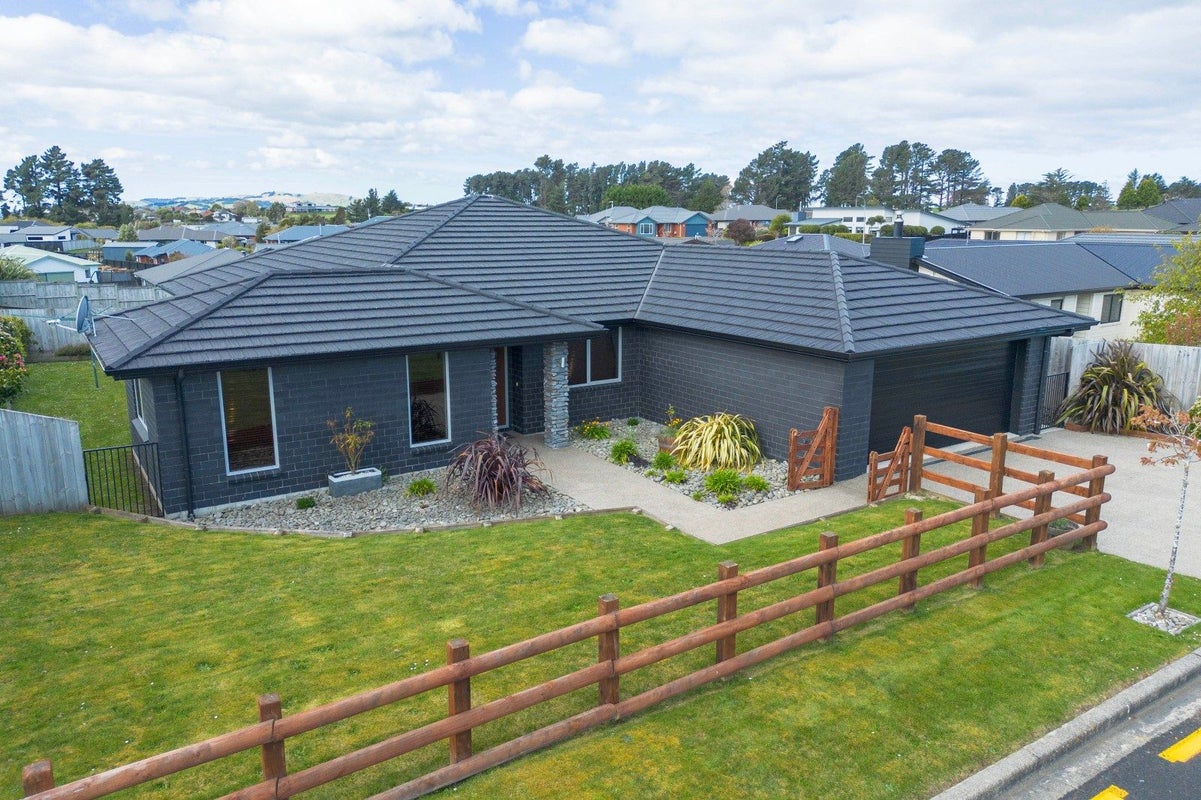 10 Hilltop Crescent, Corstorphine, Dunedin - Carousel 2