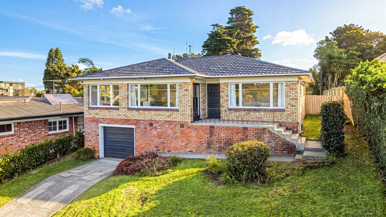 38 Angelo Avenue, Howick, Manukau City, Auckland - Carousel 1