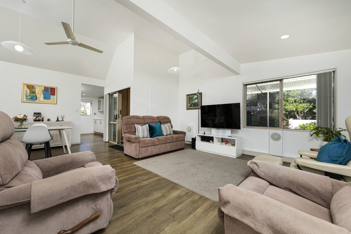 1/34 Waipuia Place, Greenhithe, Auckland - Carousel 1