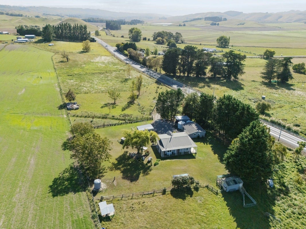 668 State Highway 2, Otane, Otane - Carousel 1