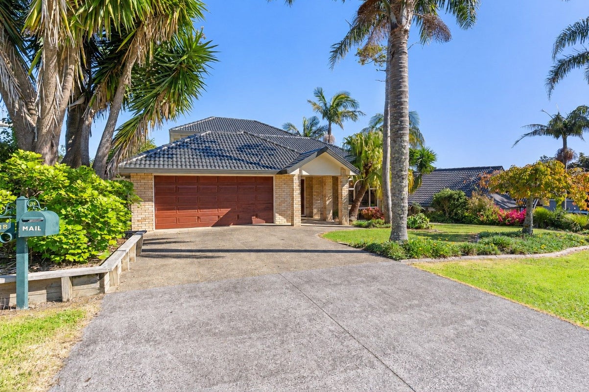 38 Kuripaka Crescent, The Gardens, Auckland - Carousel 1