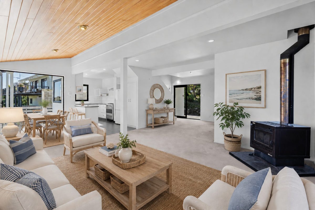 15 Huia Street, Oneroa, Waiheke Island - Carousel 1