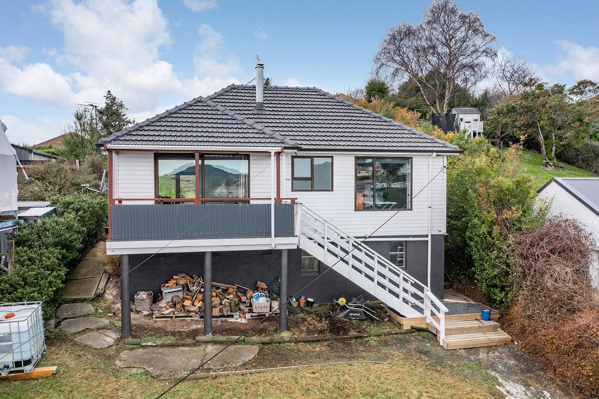 8 Quarry Road, Green Island, Dunedin - Carousel 1