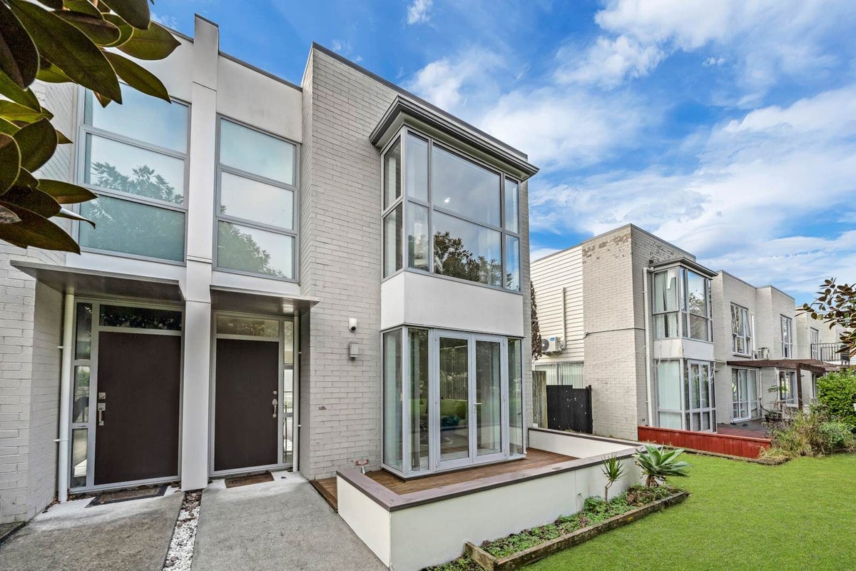 87 Popokatea Drive, Takanini, Auckland - Carousel 2