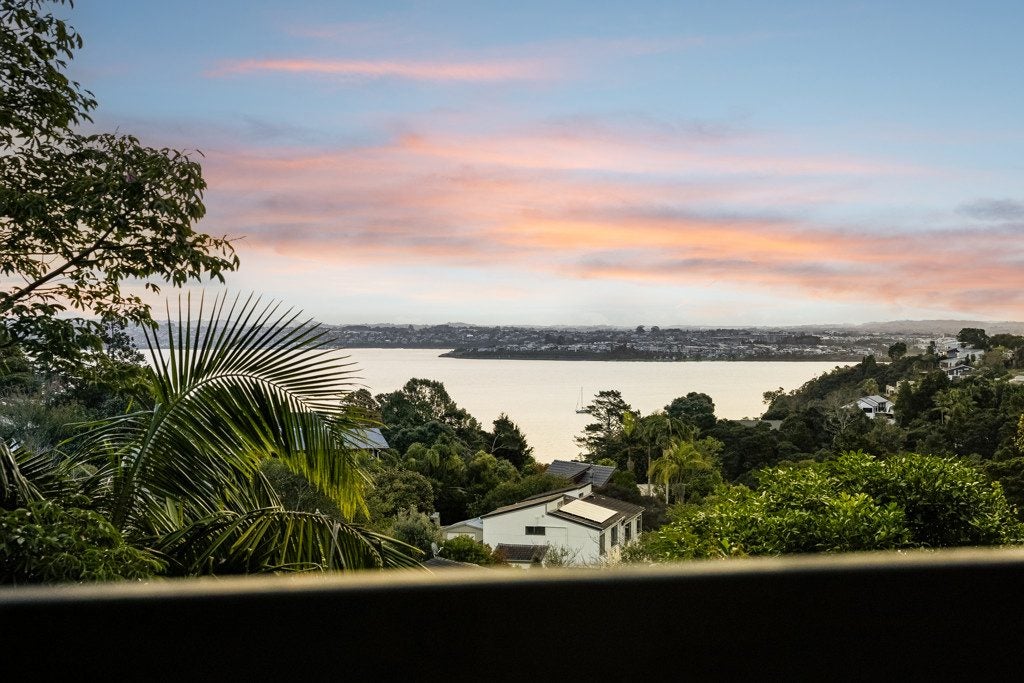 7 Odin Place, Beach Haven, Auckland - Carousel 2