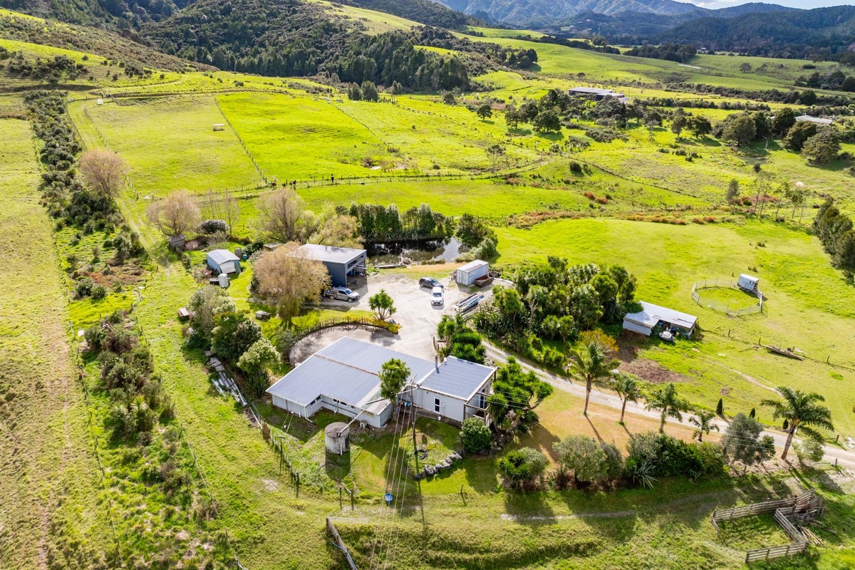 383 Brown Road, Hakaru - Carousel 2