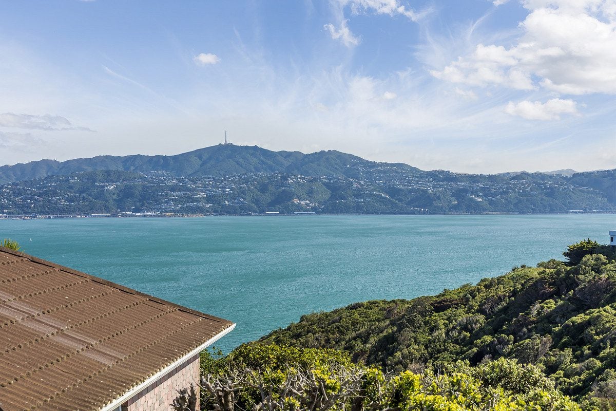 77 Kaikoura Street, Maupuia, Wellington - Carousel 2