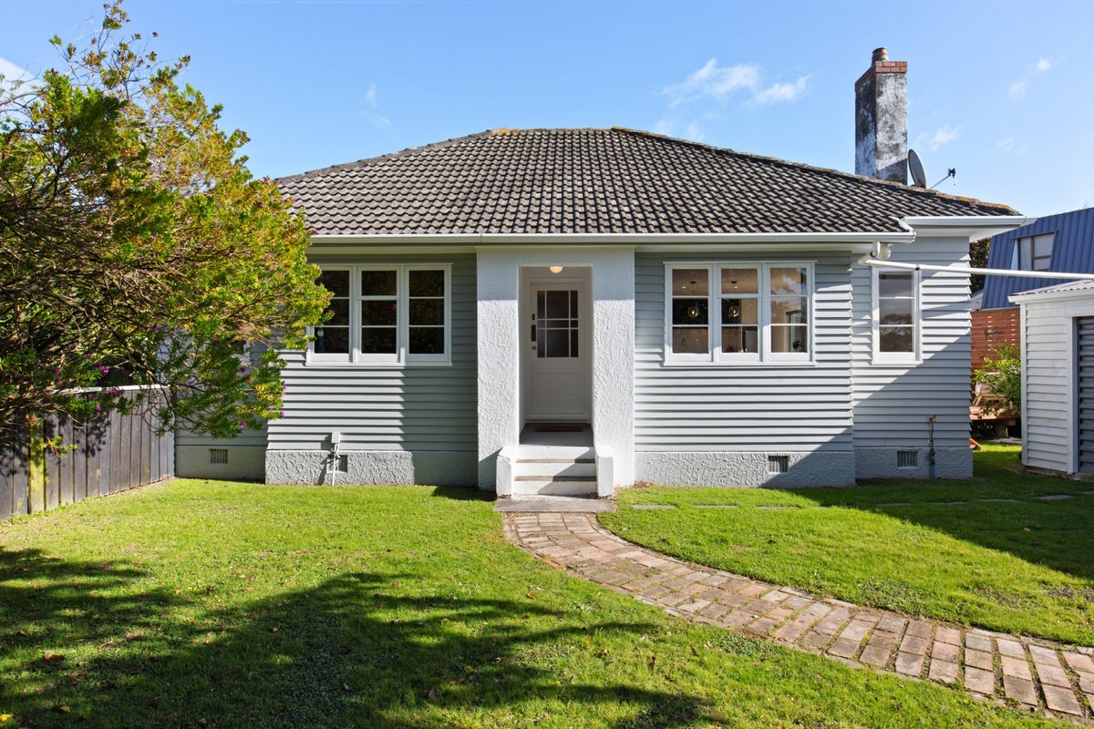 1/44 Hardy Street, Waterloo, Lower Hutt - Carousel 1