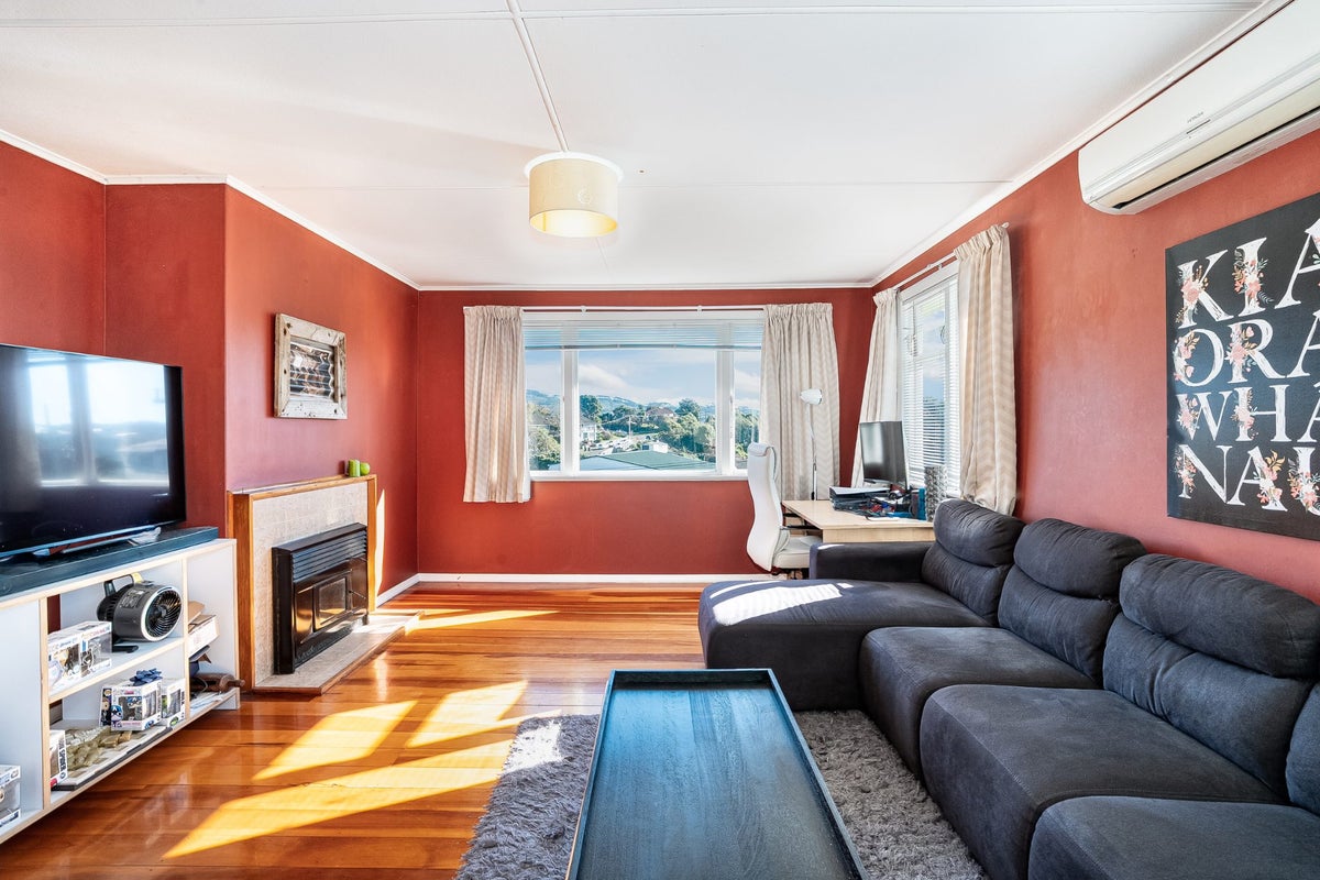 101 Hereford Street, Cannons Creek, Porirua - Carousel 2