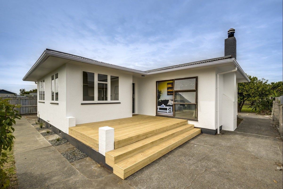 11 Kelvin Road, Maraenui, Napier - Carousel 1