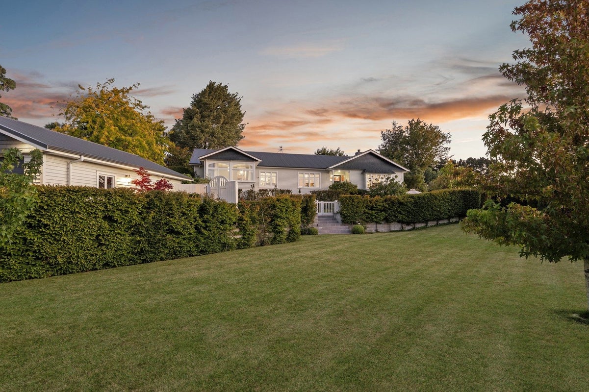 7 Lowick Avenue, Cashmere, Christchurch - Carousel 1