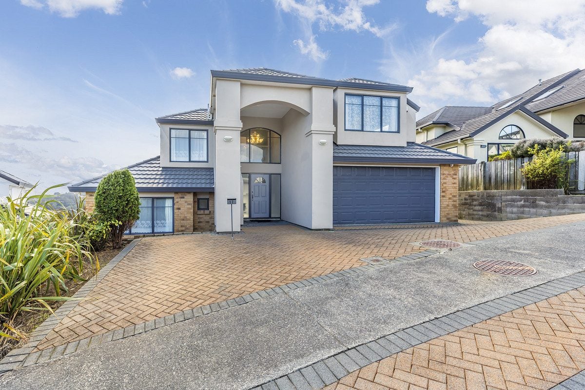 17 Landsdowne Terrace, Karori, Wellington - Carousel 1