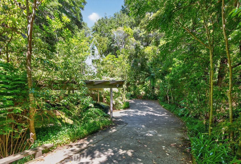 8 Tiniroa Grove, Silverstream, Upper Hutt - Carousel 30