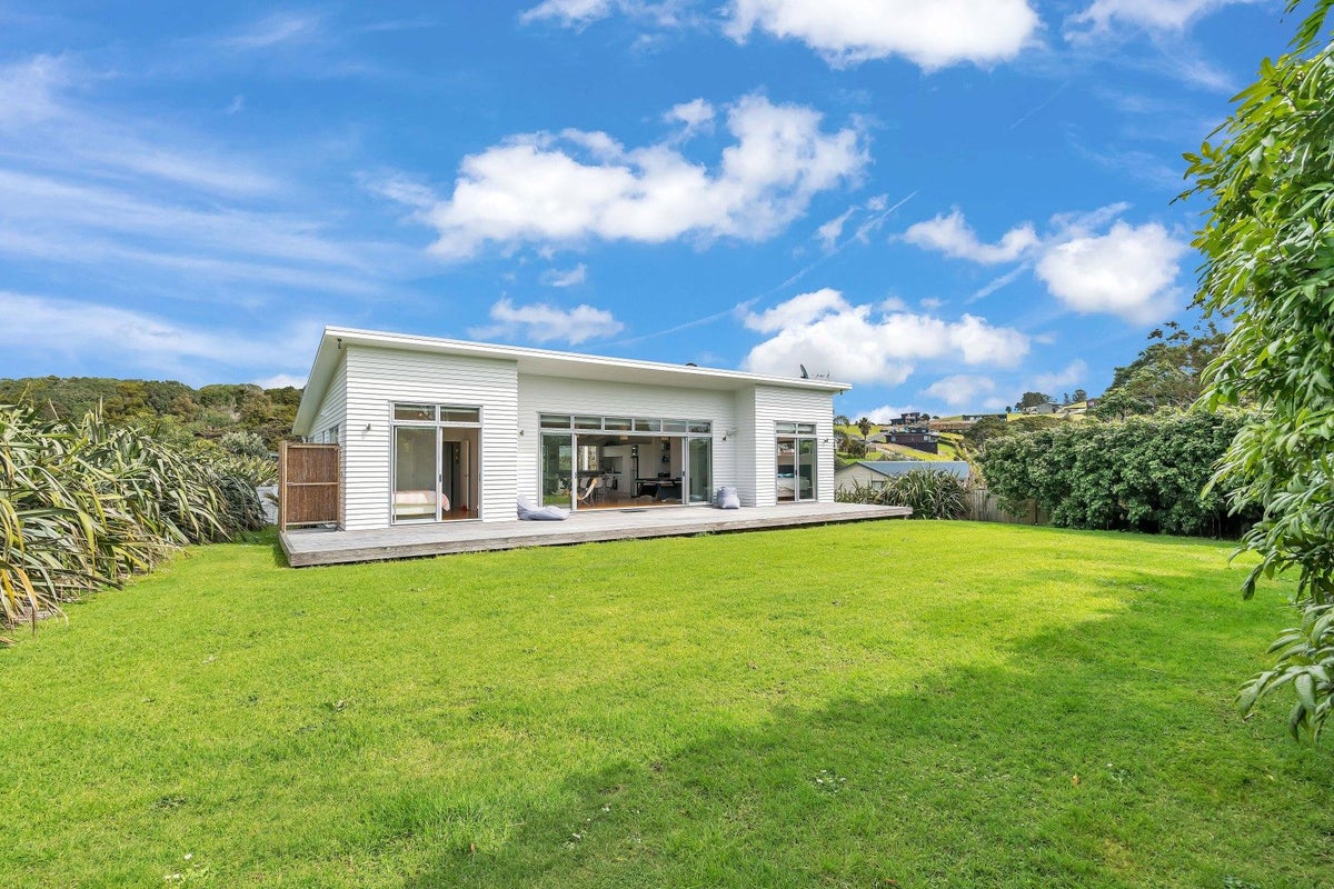 15 Waterman Drive, Langs Beach, Waipu - Carousel 1
