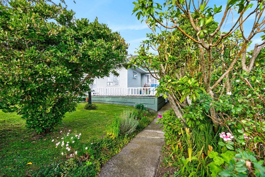 24 Thirlmere Street, Wainuiomata, Lower Hutt - Carousel 2