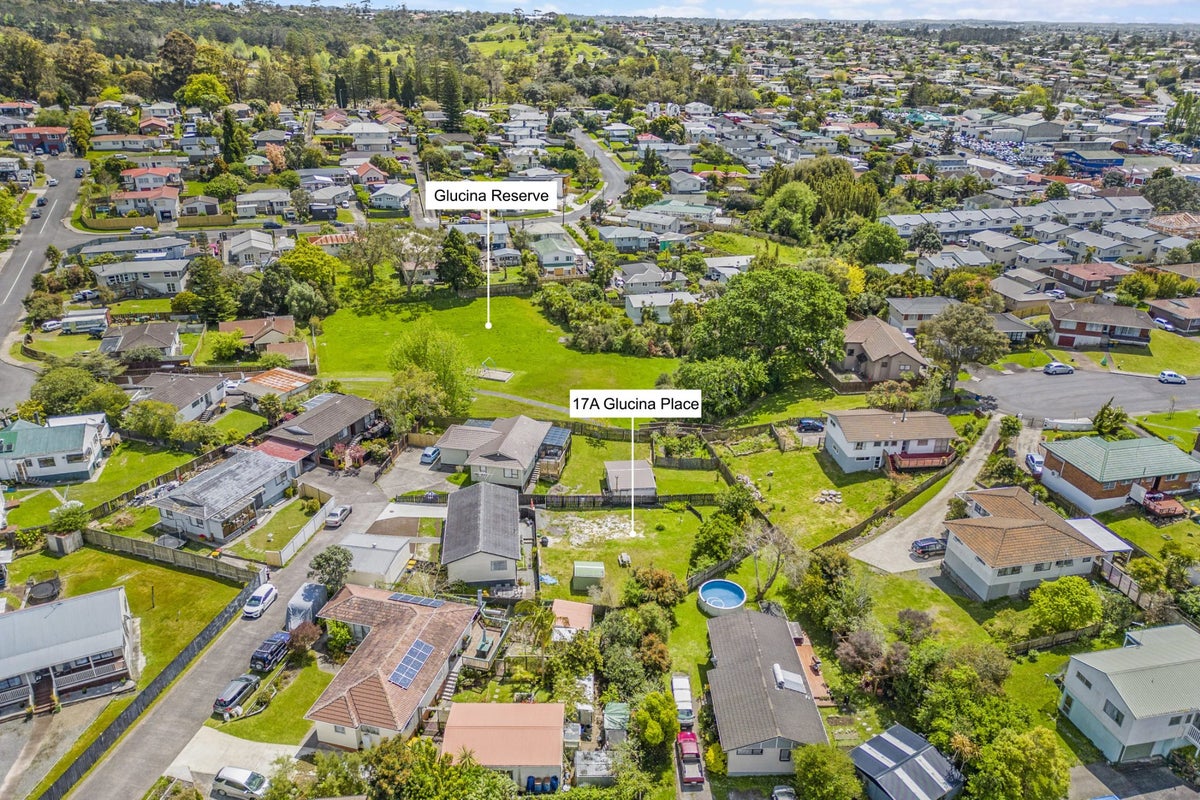 17A Glucina Place, Glen Eden, Auckland - Carousel 2
