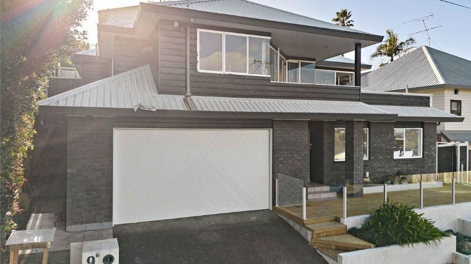 2/9 Colmar Road, Mellons Bay, Auckland - Carousel 1