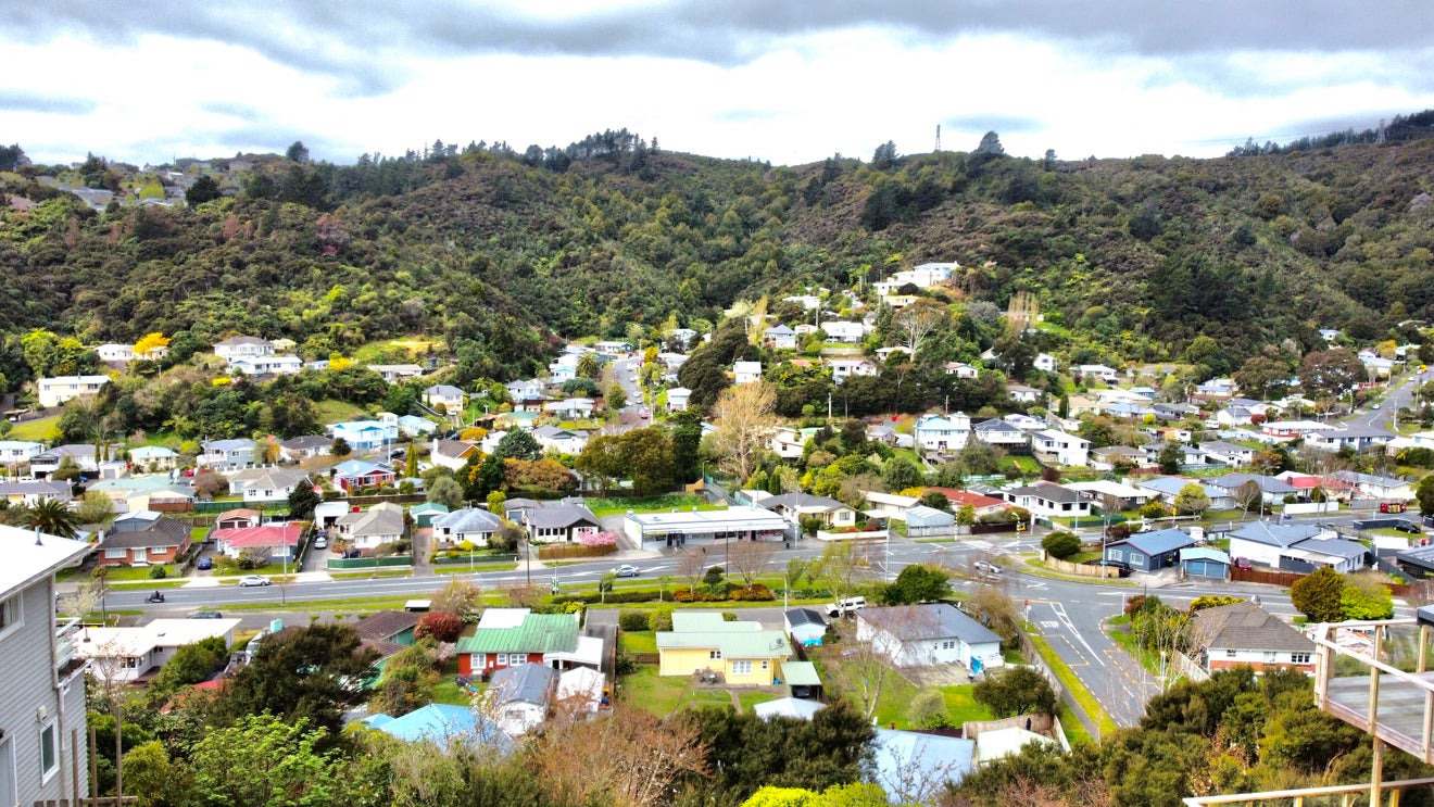 13 Holborn Drive, Stokes Valley, Lower Hutt - Carousel 1