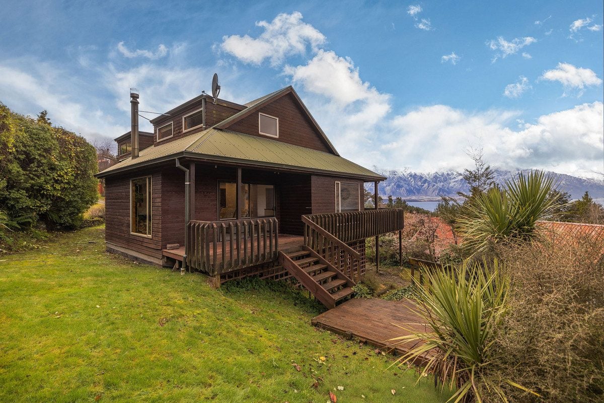 4 Moss Lane, Sunshine Bay, Queenstown - Carousel 1