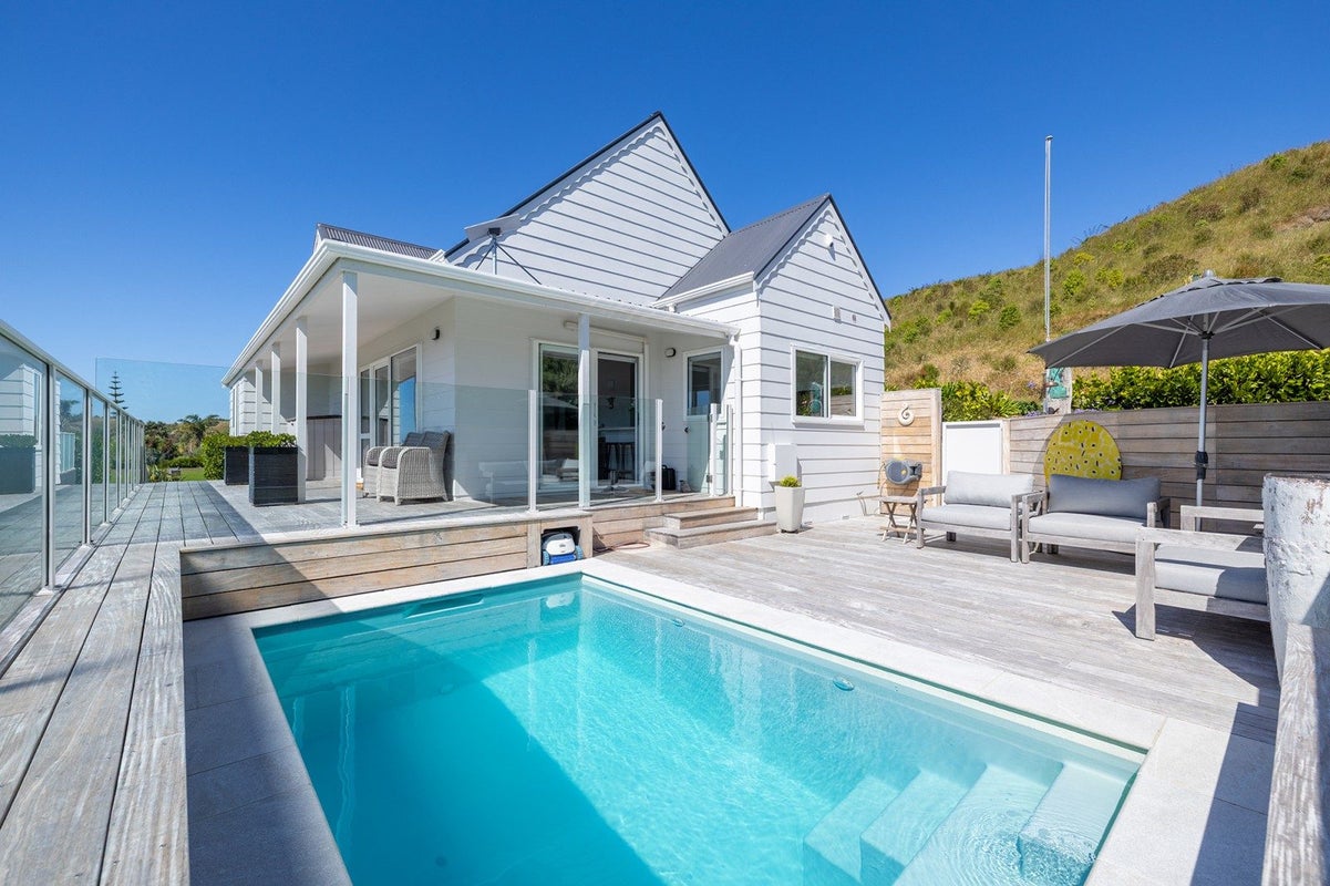 11 Palm Parade, Riversdale Beach, Masterton - Carousel 2